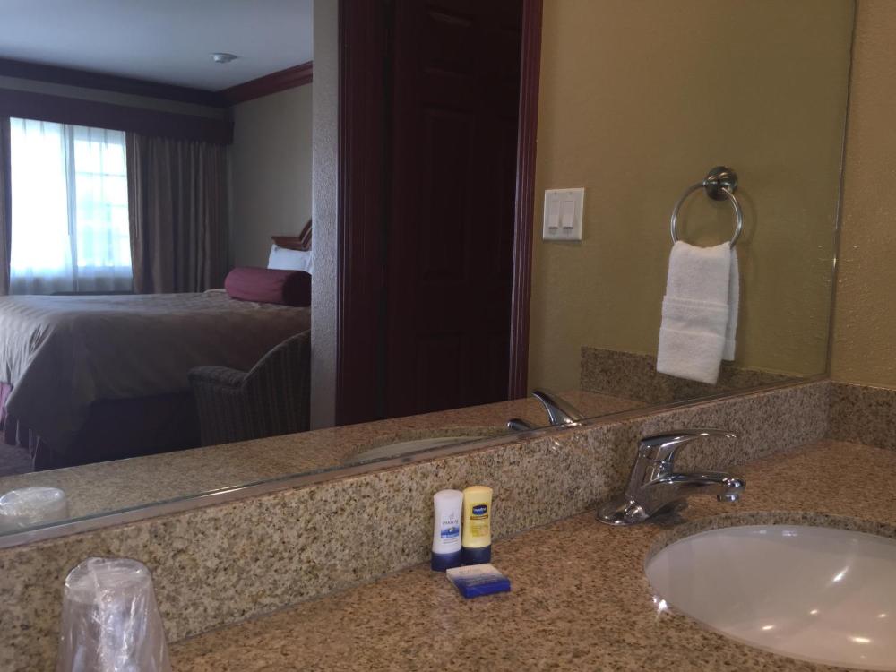 Standard Queen Room interior